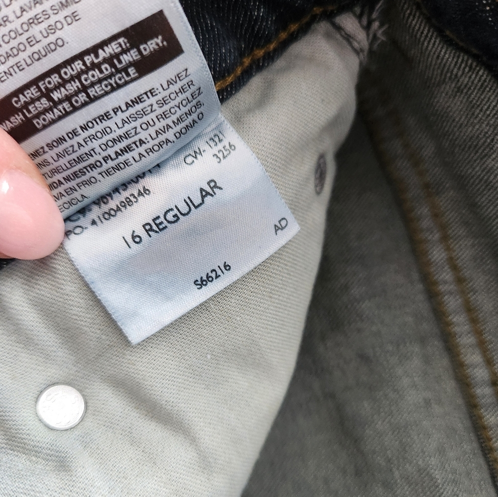 Signature Gold Levis - Picture 3 of 5